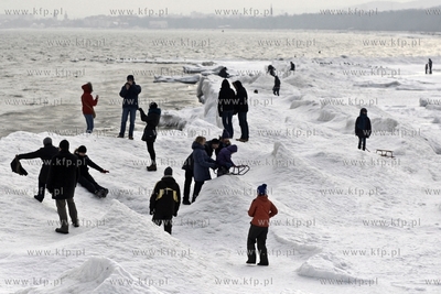 Niedziela na plazy w Gdyni Orlowie. 02.02.2014 fot....