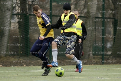 Gdansk Zaspa. Pilkarski turniej dzikich druzyn Do przerwy...