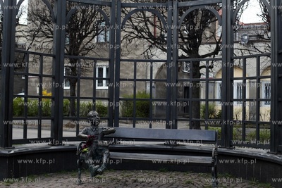 Gdańsk Wrzeszcz. Plac Józefa Wybickiego. Ławeczka...