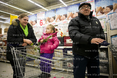 Oficjalne otwarcie hipermarketu Auchan przy ul. Kołobrzeskiej...