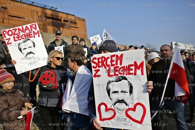 Gdańsk. Plac Solidarności. Wiec poparcia dla Lecha...