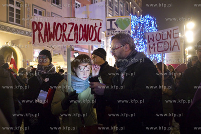 Gdańsk. Długi Targ. Protest studentów i studentko...