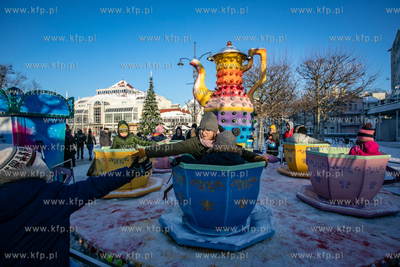 Sopockie Miasteczko świateczne na Placu Przyjciół...