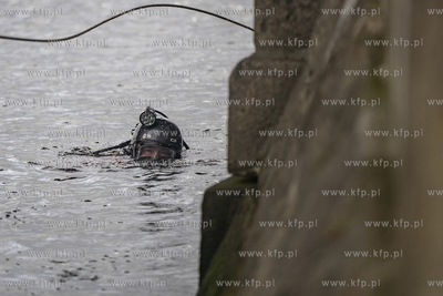 Przy zamkniętym Moście Siennickim w Gdańsku ruszyły...