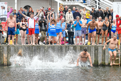 Charytatywny skok z sopockiego molo. Nz. Magdalena...