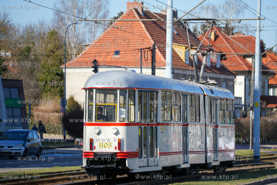 Pętla tramwajowa Oliwa. Festyn 50 lat tramwajów 105N...