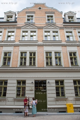 Przekazanie sześciu rodzinom kluczy do nowo wyremontowanej...