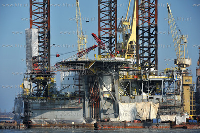 Gdansk, Gdanska Stocznia Remontowa. Platforma Safe...