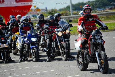 Gdansk. Parking hipermarketu Auchan. Gymkhana - zawody...
