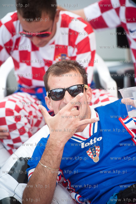 Gdansk. Ulica Dluga. Chorwaccy kibice na ulicach starego...