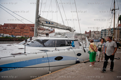 Gdansk. Zacumowane do nabrzeza Motlawy jachty uczestniczace...