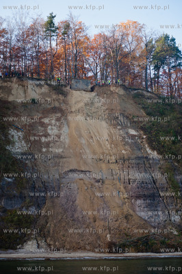 Gdynia. Akcja zsuwania powojennego polskiego schronu...