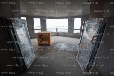 Gdynia. Uroczystosc zawieszenia wiechy na apartamentowcu...