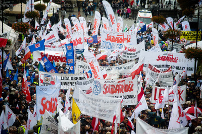 Gdansk. Dlugi Targ. Manifestacja niezadowolonia, zorganizowana...