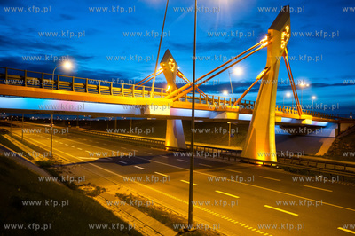 Gdansk. Wiadukt znajdujacy sie w ciagu al. Armii Krajowej,...