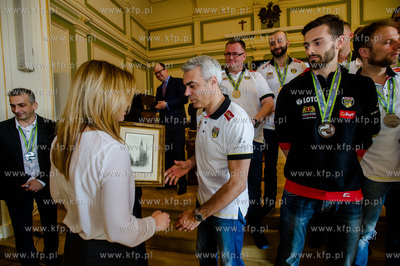 Gdansk. Sala Obrad Rady Miasta. Wizyta zespolu siatkarzy...