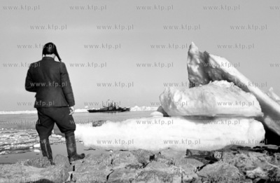 Po Wisle plynie lodolamacz Wilk.
1960
z0005822
Fot....