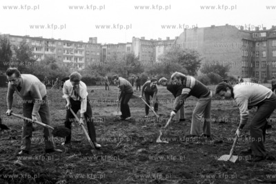Czyn spoleczny pracownikow Hydrosteru przy budowie...