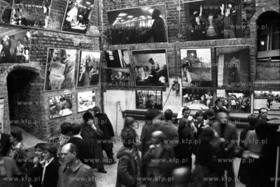 Wernisarz wystawy fotograficznej trzech fotoreporterów...