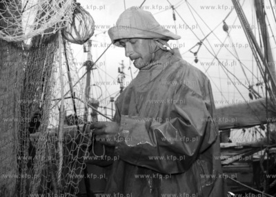 Rybak przy pracy.
1963
0006689z
Fot. Zbigniew Kosycarz...