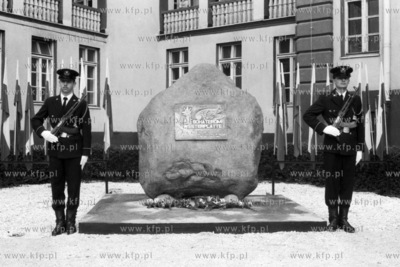 Odsłonięcie pamiątkowego obelisku ku czci bohaterów...