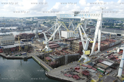 Stocznia Gdynia S.A. Nz. suchy dok i najwieksza w Europie...