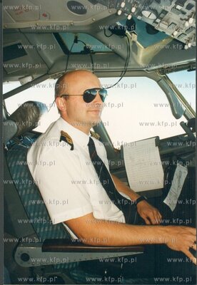 Wojewoda Piotr Olowski jako pilot Polskich Linii Lotniczych...