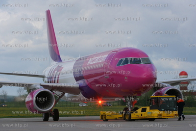 Gdansk, Rebiechowo. Nz. Airbus A320-232  linii Wizz...