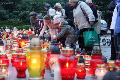 Swieto Wszystkich Swietych na cmetarzu w Kolobrzegu.
01.11.2008
Fot....