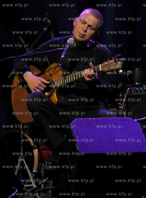 Teatr Muzyczny w Gdyni. Koncert zespo3u Raz Dwa Trzy...