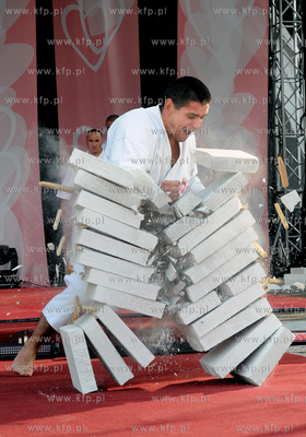 III Ogolnopolski Zlot Fanow M jak Milosc. Pokaz karate...