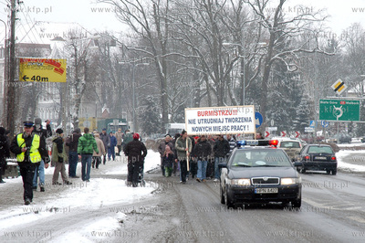 Protest Antoniego Fila -  jednego z wiekszych pracodawcow...
