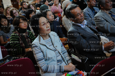 Gdansk Dwor Artusa. Grupa Japonczykow zrzeszonych w...