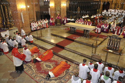 Nabozenstwo meki Panskiej w Wielki Piatek w Katedrze...