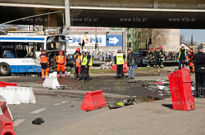 Wypadek przy estakadzie Kwiatkowskiego na wysokosci...
