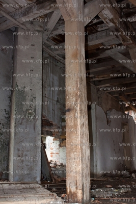 Starogard Gdanski. Zgliszcza zabytkowego mlyna po pozarze....