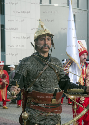 Ulicami Gdyni przeszla Orkiestra Tureckich Sil Zbrojnych...