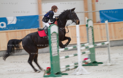 Pierwszy dzien Halowych Regionalnych Zawodow w Skokach...