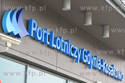 Port Lotniczy Gdynia - Kosakowo. 26.02.2014 fot. Andrzej...
