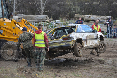 ZYWE TRUPY GRASOWAŁY W KOLIBKACH. Kolejna 14. juz...