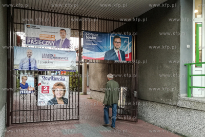 Samorządowa kampania wyborcza w Rumi. Plakaty wyborcze...