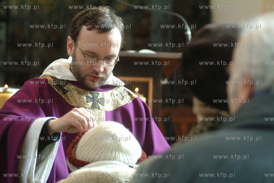 Sroda popielcowa, kosciol sw. Mikolaja w Gdansku.5.03.2003fot....