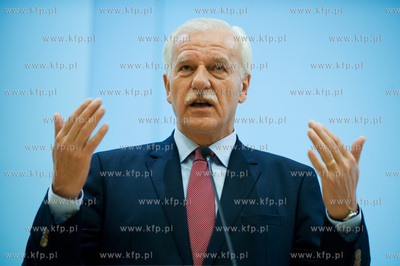 Spotkanie Andrzeja Olechowskiego ze studentami na Wydziale...