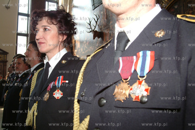 Odznaczenie strazakow bioracym udzial w gaszeniu Rafinerii...