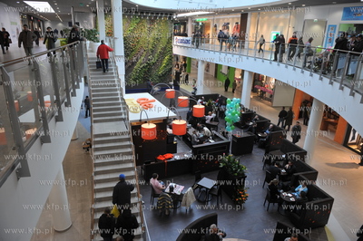 Oficjalne otwarcie dla klientow centrum handlowego...