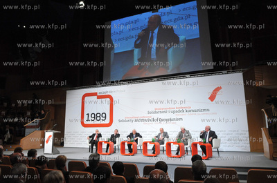 Obchody 20. rocznicy odzyskania wolnosci i upadku komunizmu....