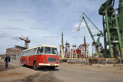 Autobus popularnie zwany ogorkiem Subiektywnej Lini...
