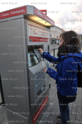 Automat bilotowy ZKM na przystanku Jaskowa Dolina na...