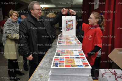 Uroczysta inauguracja Encyklopedii Gdańskiej. We foyer...