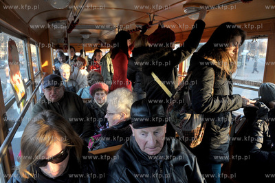 Mikolajkowy zabytkowy  tramwaj  na trasie Hucisko -...